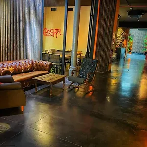 Poshtel - Premium Hostel